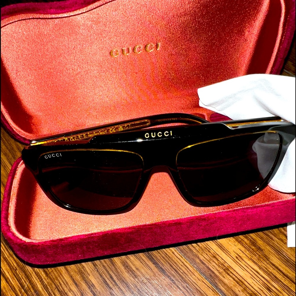 GUCCI Sunglasses - High-Bridge Pilot Frame